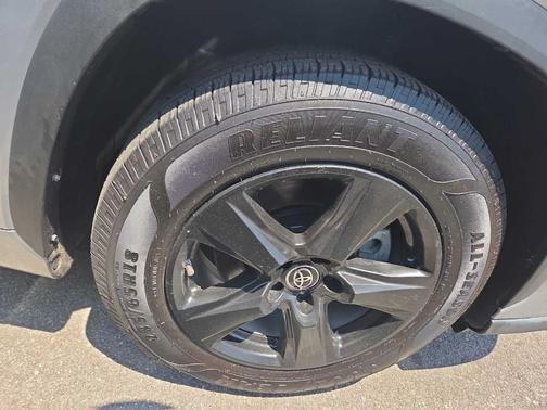 Celestial Silver Metallic 2023 Toyota Highlander L