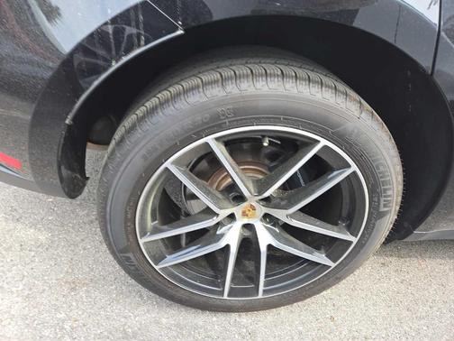 Black 2024 Porsche Macan