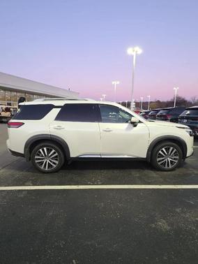 2022 Nissan Pathfinder Platinum