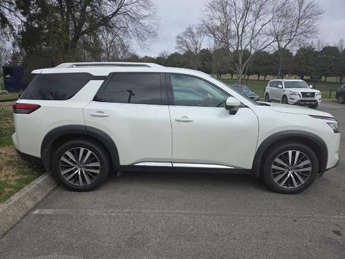 2022 Nissan Pathfinder Platinum