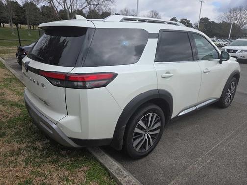 2022 Nissan Pathfinder Platinum