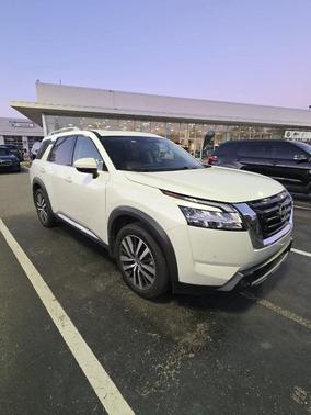 2022 Nissan Pathfinder Platinum