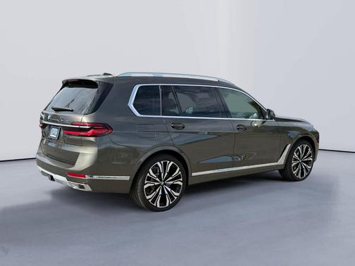 Manhattan Brown 2027 BMW X7 xDrive40i
