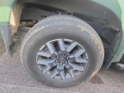 2023 Nissan Frontier SV