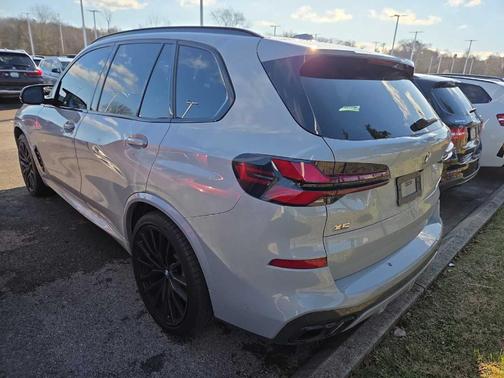2024 BMW X5 M60i