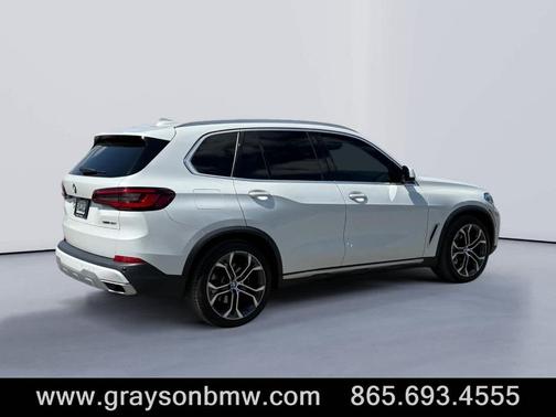 Mineral White Metallic 2021 BMW X5 sDrive40i