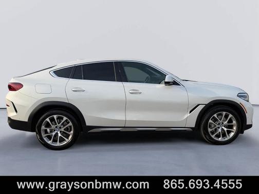 Mineral White Metallic 2023 BMW X6 xDrive40i