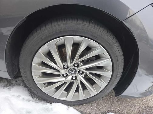 2020 Lexus ES 300h Ultra Luxury