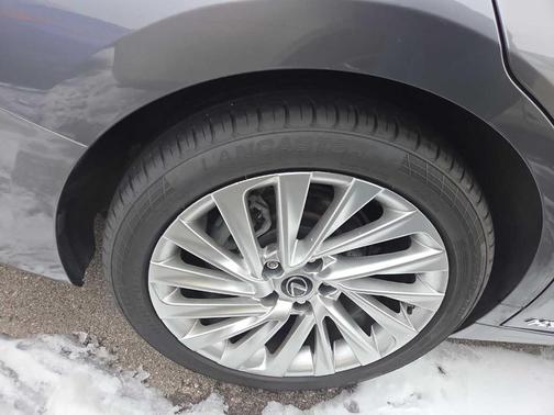 2020 Lexus ES 300h Ultra Luxury