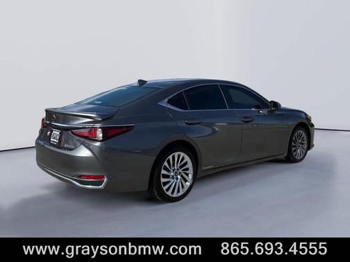 2020 Lexus ES 300h Ultra Luxury