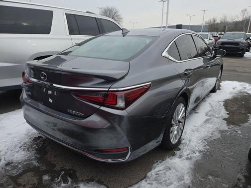2020 Lexus ES 300h Ultra Luxury