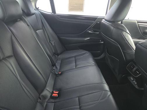 2020 Lexus ES 300h Ultra Luxury