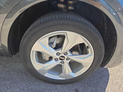 Daytona Gray Pearl Effect 2024 Audi Q5 45 S line quattro Premium