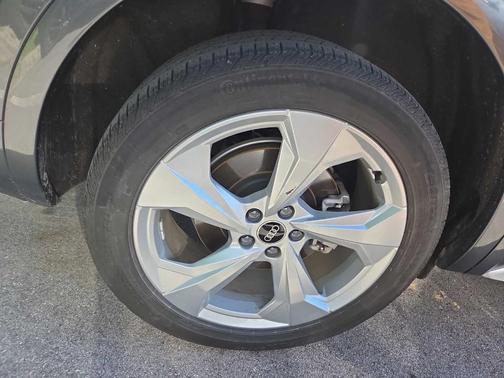 Daytona Gray Pearl Effect 2024 Audi Q5 45 S line quattro Premium