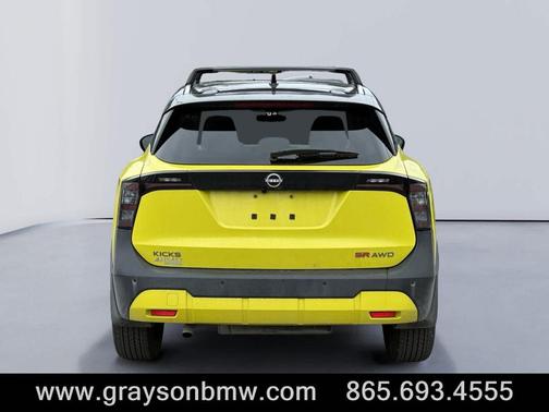 2t Ylw Blk Roof 2026 Nissan Kicks SR