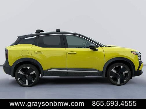 2t Ylw Blk Roof 2026 Nissan Kicks SR