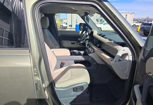 2023 Land Rover Defender 110 SE