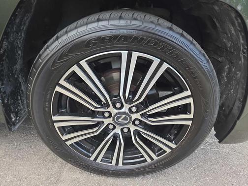 Nori Green Pearl 2024 Lexus LX 600 Luxury