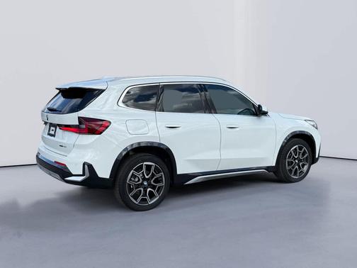 Alpine White 2026 BMW X1 xDrive28i