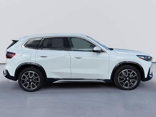 Alpine White 2026 BMW X1 xDrive28i
