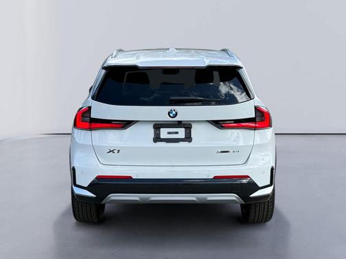 Alpine White 2026 BMW X1 xDrive28i