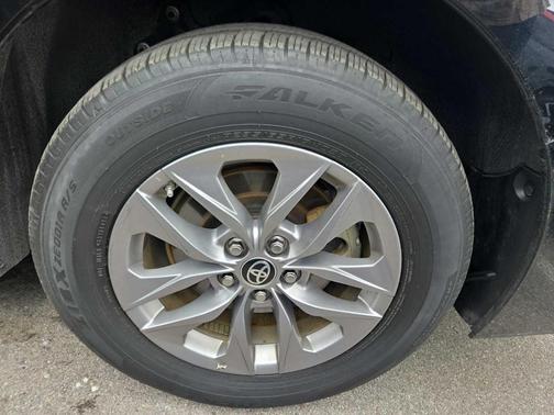 2024 Toyota Sienna LE