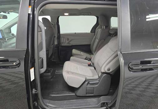 2024 Toyota Sienna LE