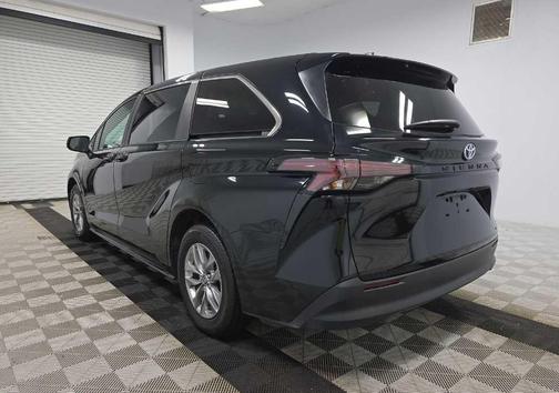 2024 Toyota Sienna LE