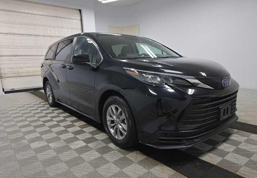 2024 Toyota Sienna LE