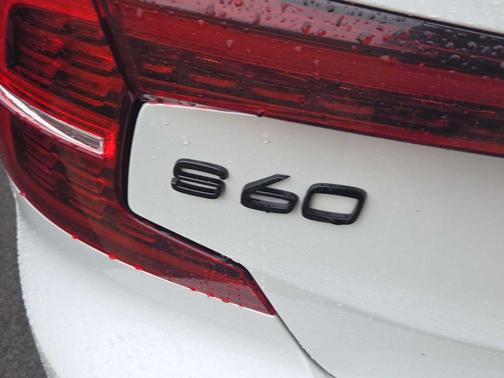 2024 Volvo S60 Recharge Plug-In Hybrid T8 Ultimate Black Edition