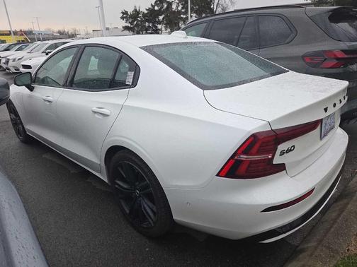 2024 Volvo S60 Recharge Plug-In Hybrid T8 Ultimate Black Edition