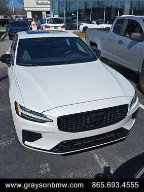 2024 Volvo S60 Recharge Plug-In Hybrid T8 Ultimate Black Edition