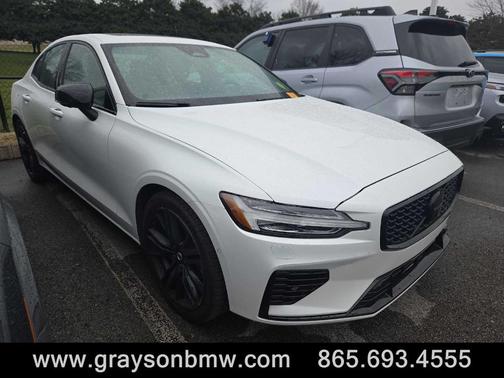 2024 Volvo S60 Recharge Plug-In Hybrid T8 Ultimate Black Edition