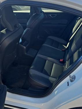 2024 Volvo S60 Recharge Plug-In Hybrid T8 Ultimate Black Edition