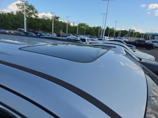 Silver Ice Metallic 2017 Chevrolet Suburban LT