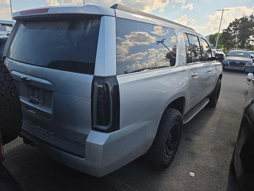 Silver Ice Metallic 2017 Chevrolet Suburban LT
