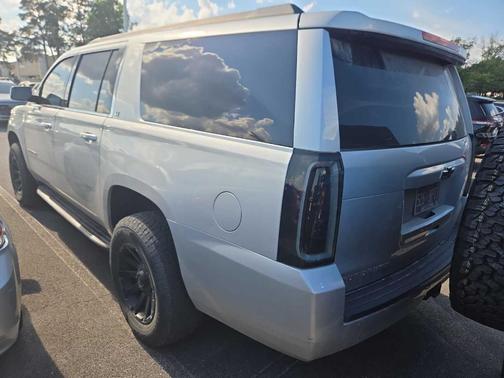 Silver Ice Metallic 2017 Chevrolet Suburban LT