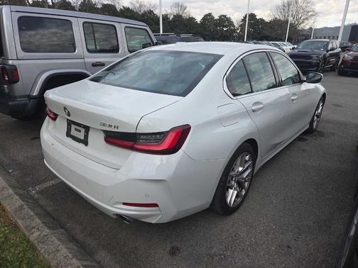 2025 BMW 330 i xDrive