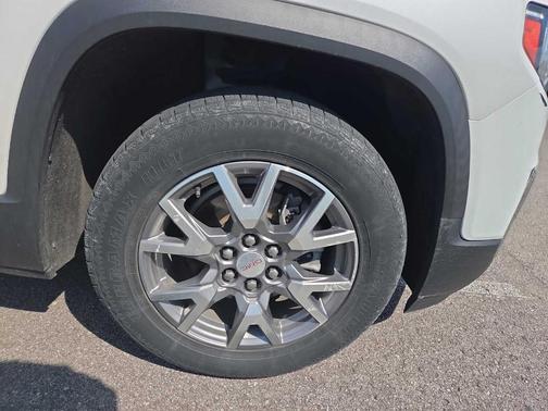 White Frost Tri-Coat 2021 GMC Acadia SLT