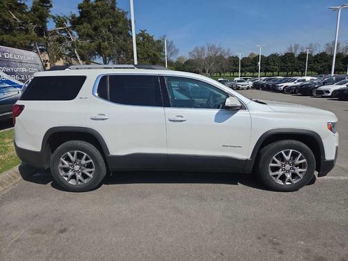 White Frost Tri-Coat 2021 GMC Acadia SLT
