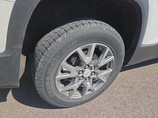 White Frost Tri-Coat 2021 GMC Acadia SLT