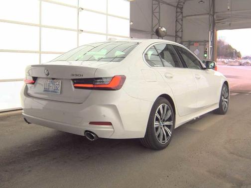 2025 BMW 330 i xDrive