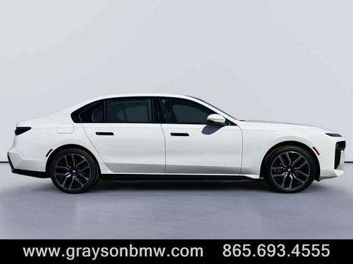 2025 BMW 740 i