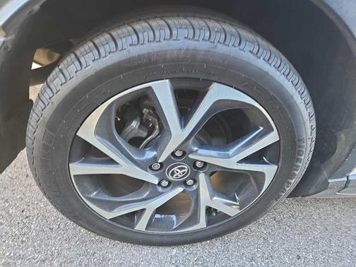 2018 Toyota C-HR XLE Premium