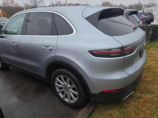 2022 Porsche Cayenne Base (Tiptronic)