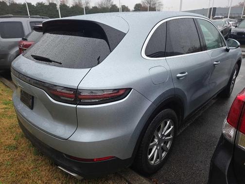 2022 Porsche Cayenne Base (Tiptronic)