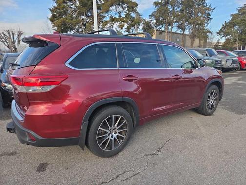 2017 Toyota Highlander SE