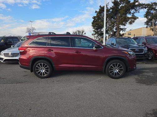 2017 Toyota Highlander SE