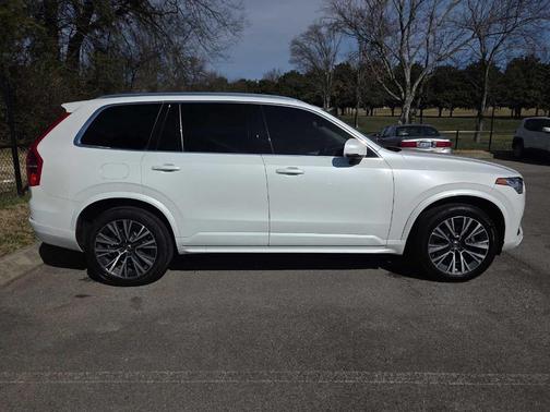 2022 Volvo XC90 T5 Momentum 7 Passenger