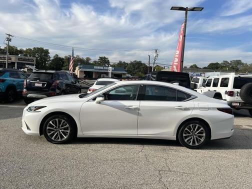 2022 Lexus ES 350 Base